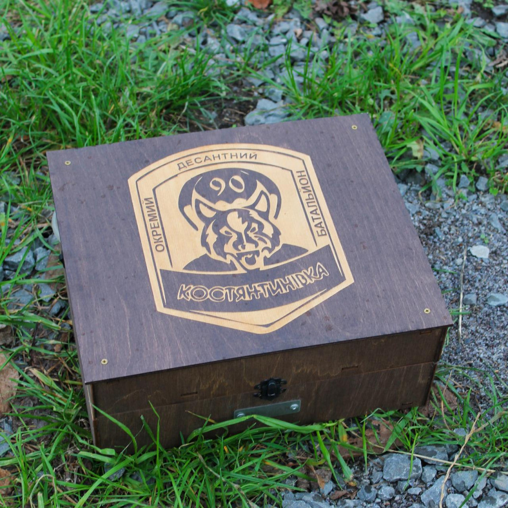 Наливатор алкоголю на 6 чарок з музикою та вбудованим акумулятором (з гравіюванням) 2425829550