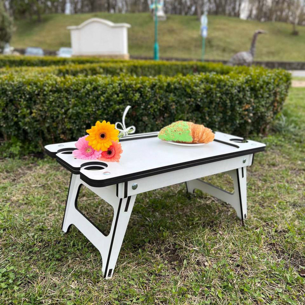 Білий столик-піднос для сніданків із гравіюванням SP00710