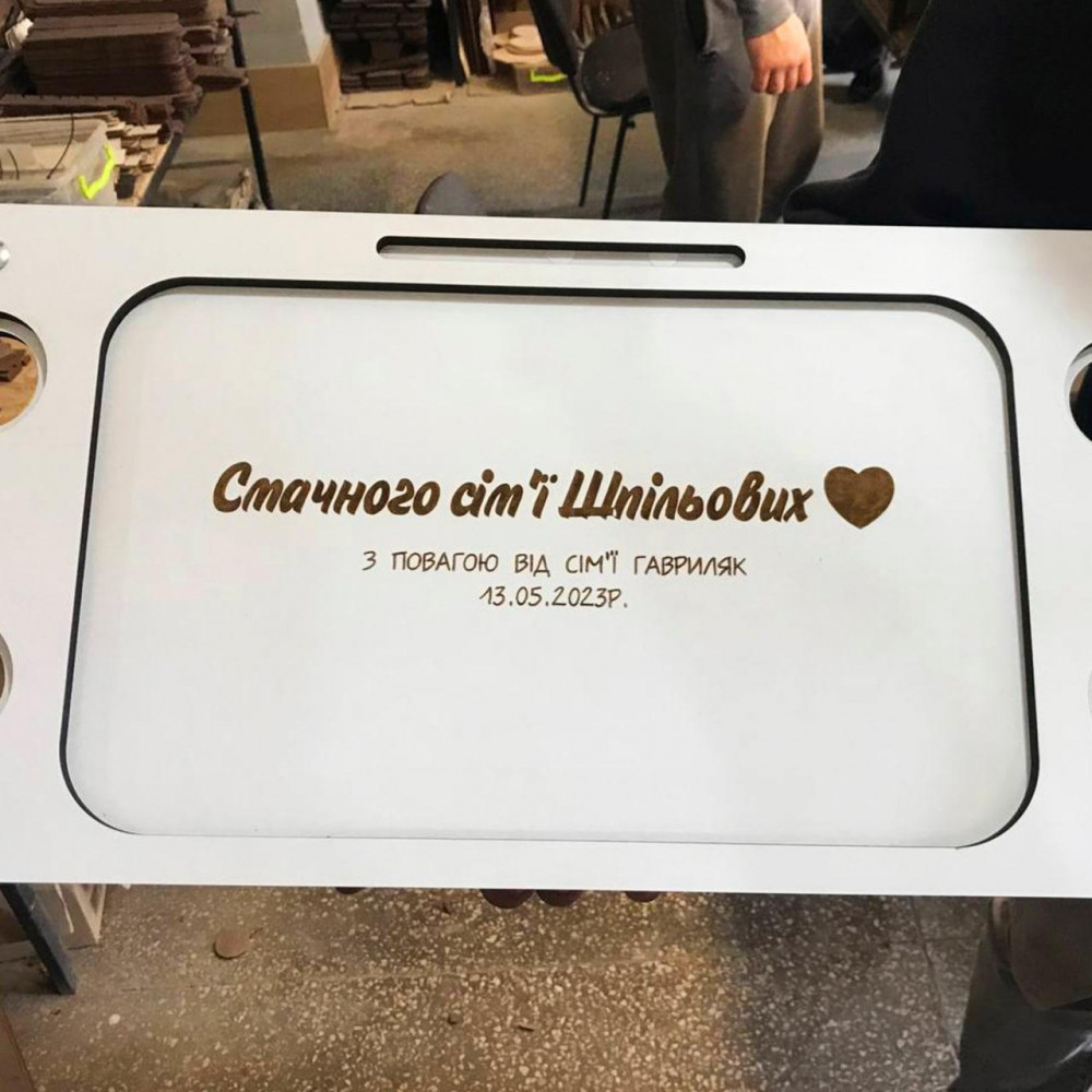 Білий столик-піднос для сніданків із гравіюванням SP00710