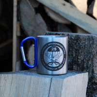 Металлическая чашка 250 мл с карабином и гравировкой - алтиллерийская групппа 25