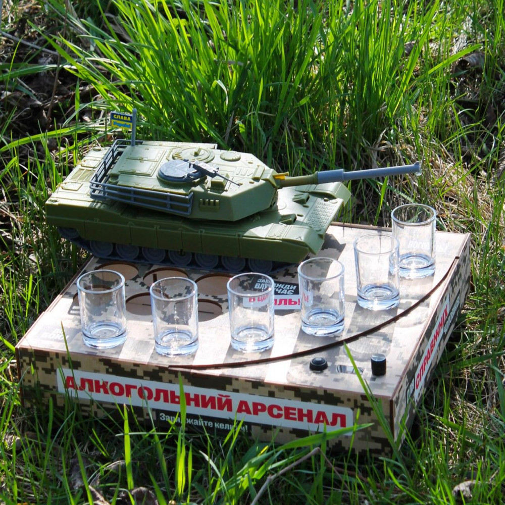 Автоматичний наливатор алкоголю Танк на 6 чарок, дерев'яний дозатор для напоїв з USB SP11804