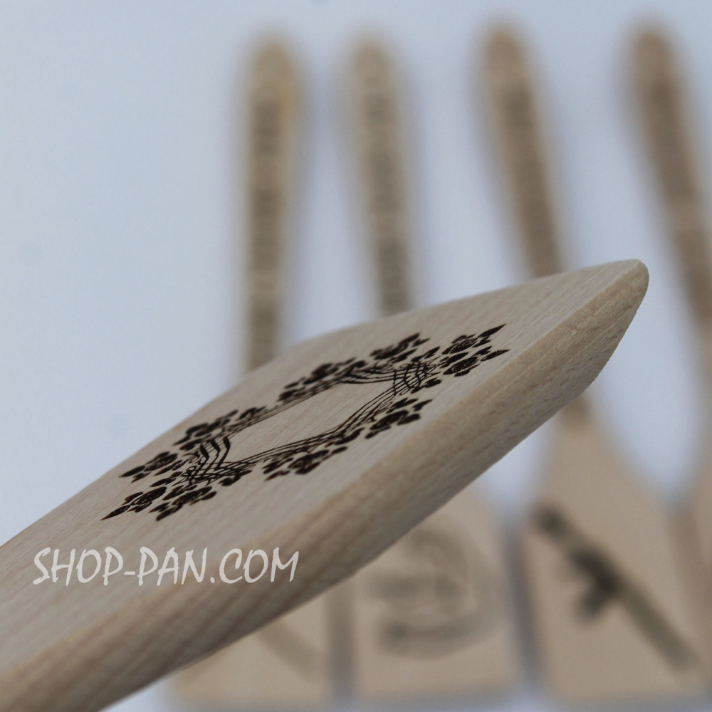 Велика кухонна дерев'яна лопатка з гравіюванням SP36901