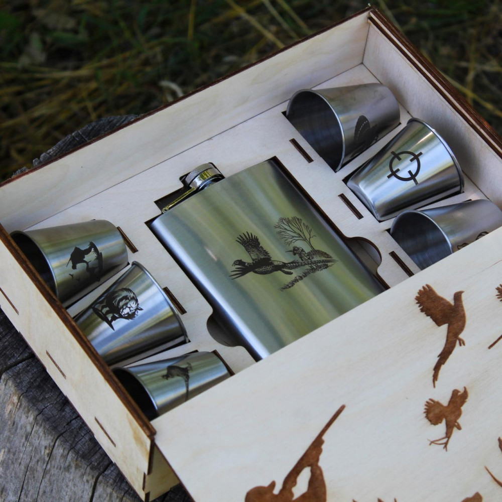 Подарунковий набір з фляги, чарок та коробки SP50836