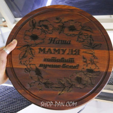 Кухонна дошка з гравіруванням - Наша мамуля готовит лучше всех